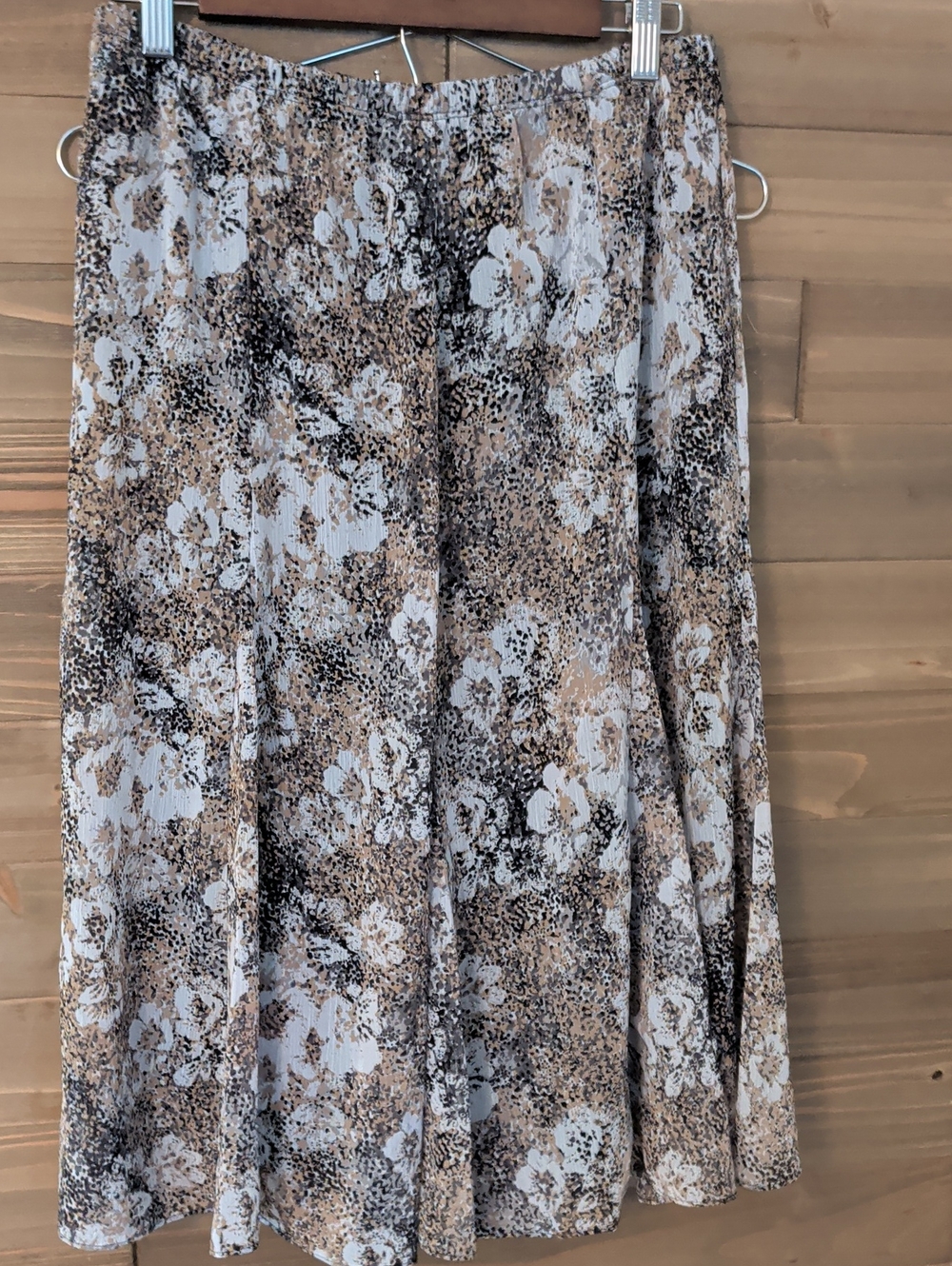 Laura Scott Floral Midi Skirt in Beige, Black and White.   Size S